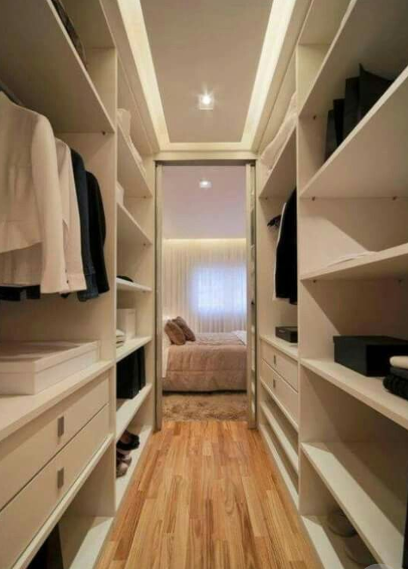 П-образная гардеробная комната в спальню Сочи