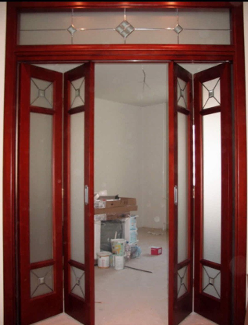 Дверь гармошка с декоративными стеклянными вставками Сочи