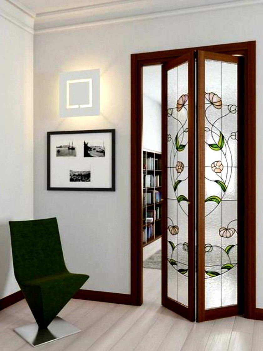 Двери гармошка с витражным декором Сочи